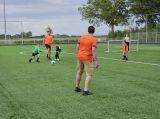 Laatste training S.K.N.W.K. JO7-1 (partijtje tegen de ouders) van maandag 27 mei 2024 (18/180)